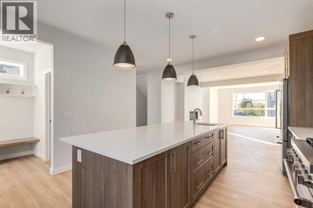 2516 21 Avenue SW — photo 4