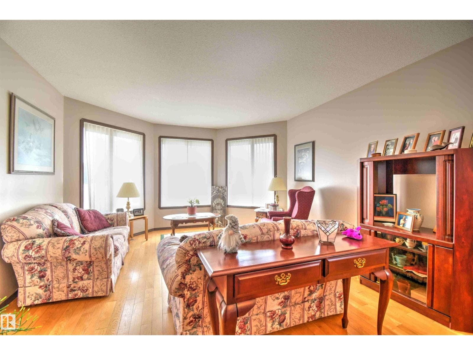 5426 53 AV — photo 3
