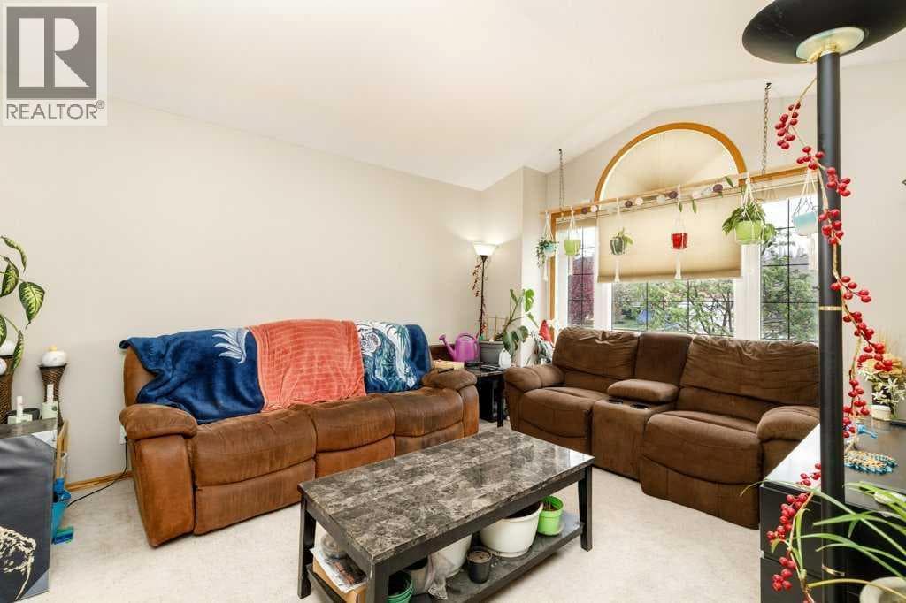 6 Densmore Crescent — photo 3