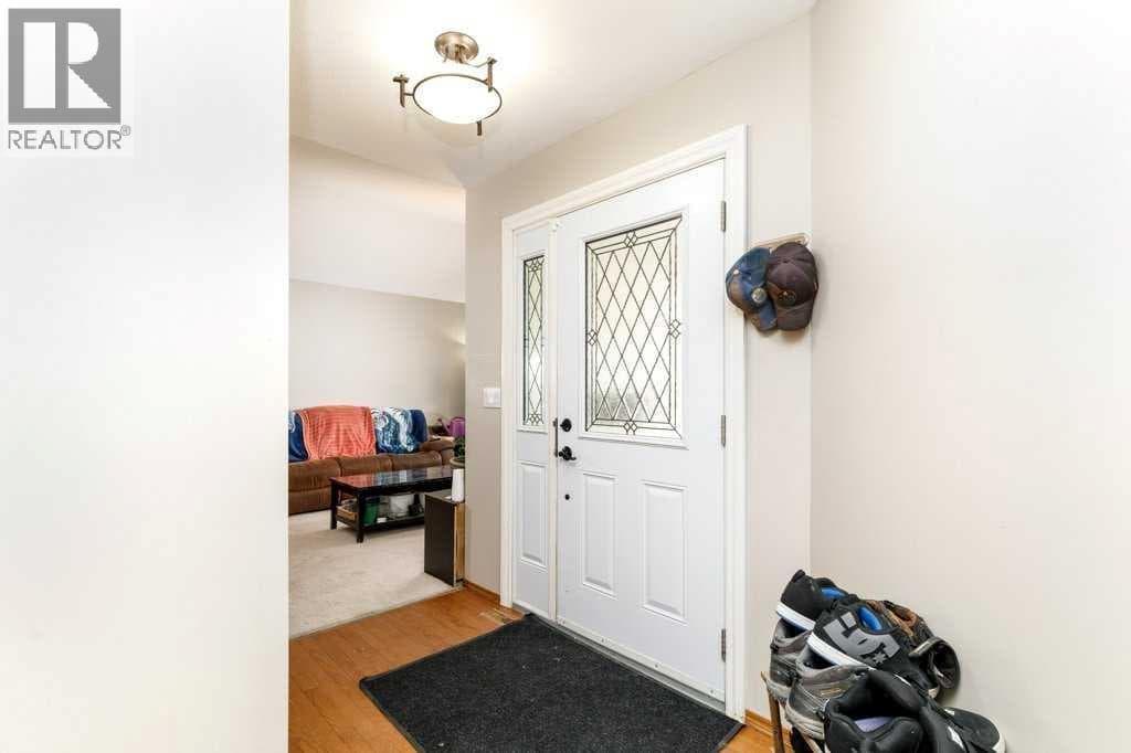 6 Densmore Crescent — photo 2