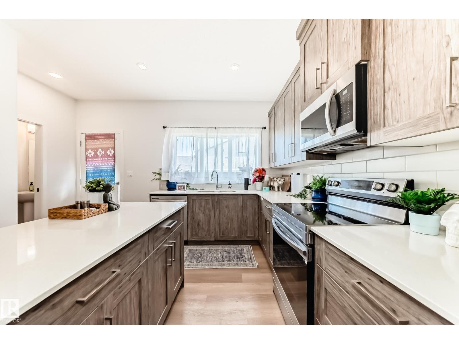 5165 Edgemont BV NW — photo 3