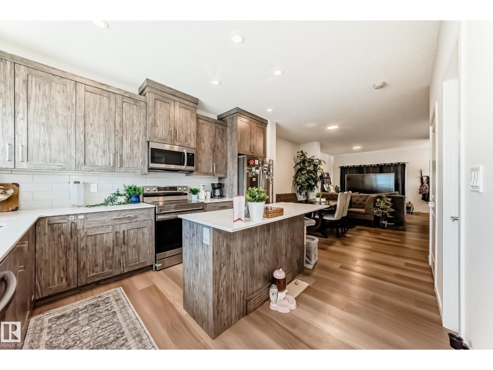5165 Edgemont BV NW — photo 4