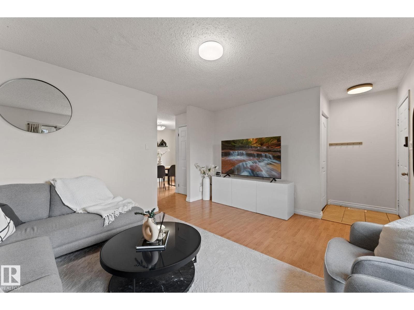 4621 126 AV NW — photo 4
