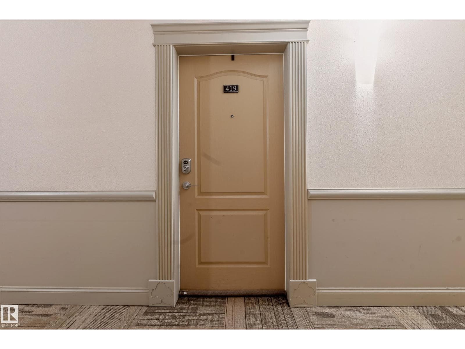 #419 271 CHARLOTTE WY — photo 2