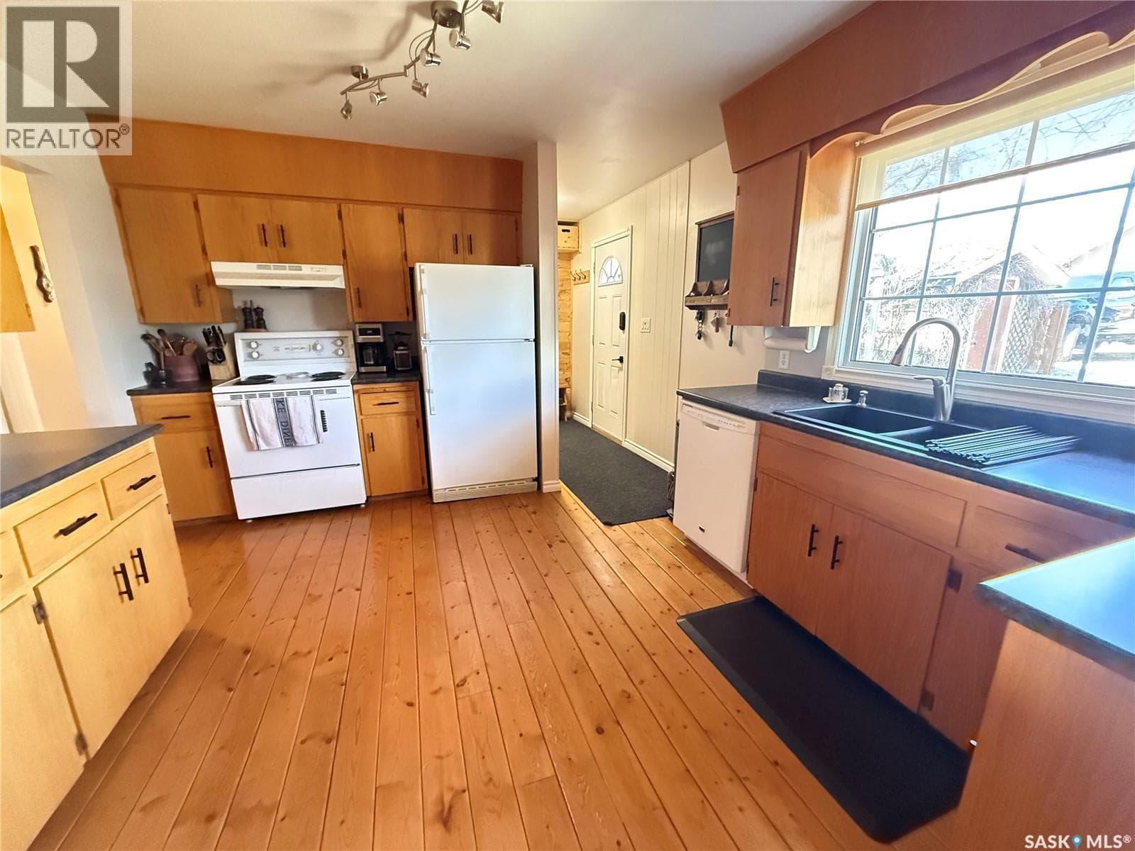 1009 First STREET — photo 3