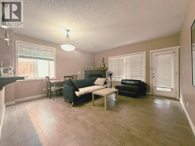 102, 110 12 Avenue NE — photo 2