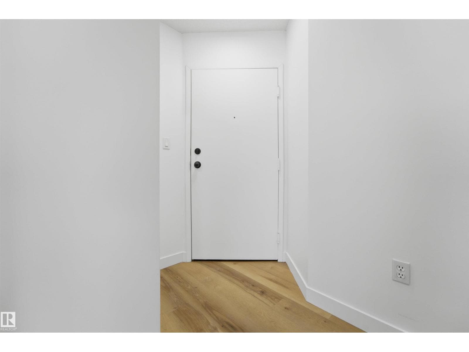 #302 2508 50 ST NW NW — photo 5
