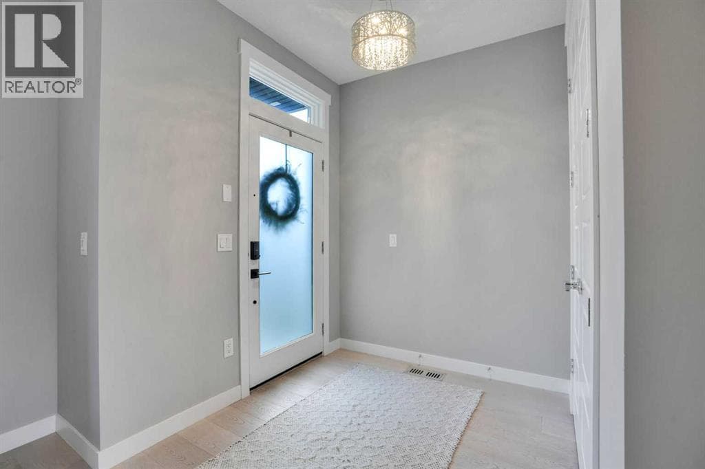 4405 20 Avenue NW — photo 2