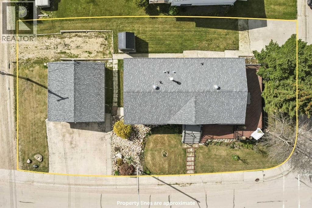 4508 45 Street — photo 4