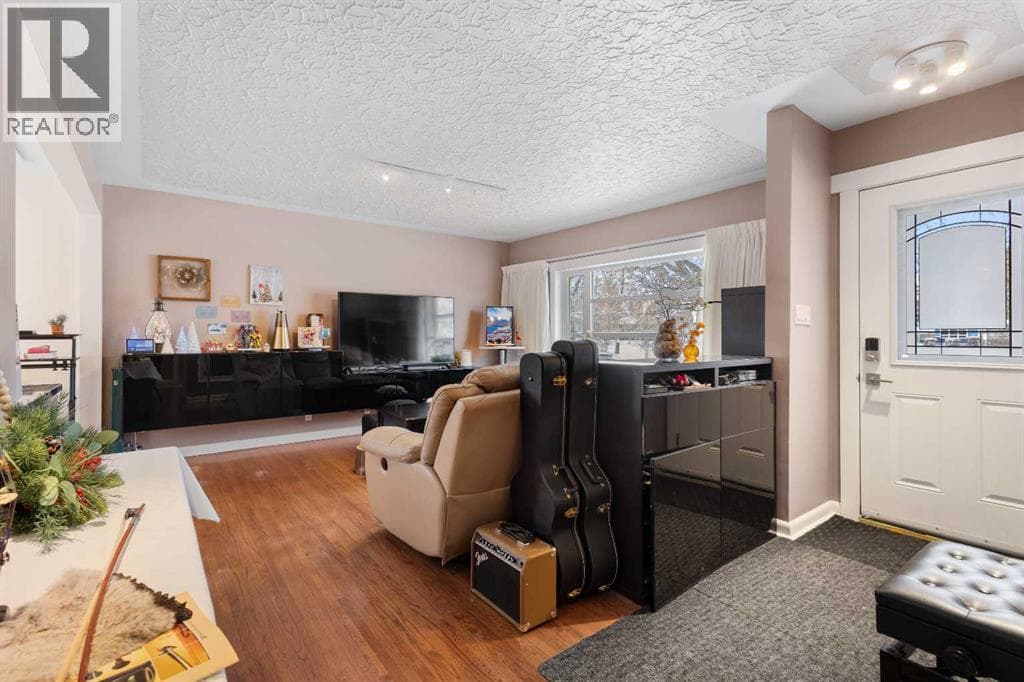 2816 24 Street NW — photo 4