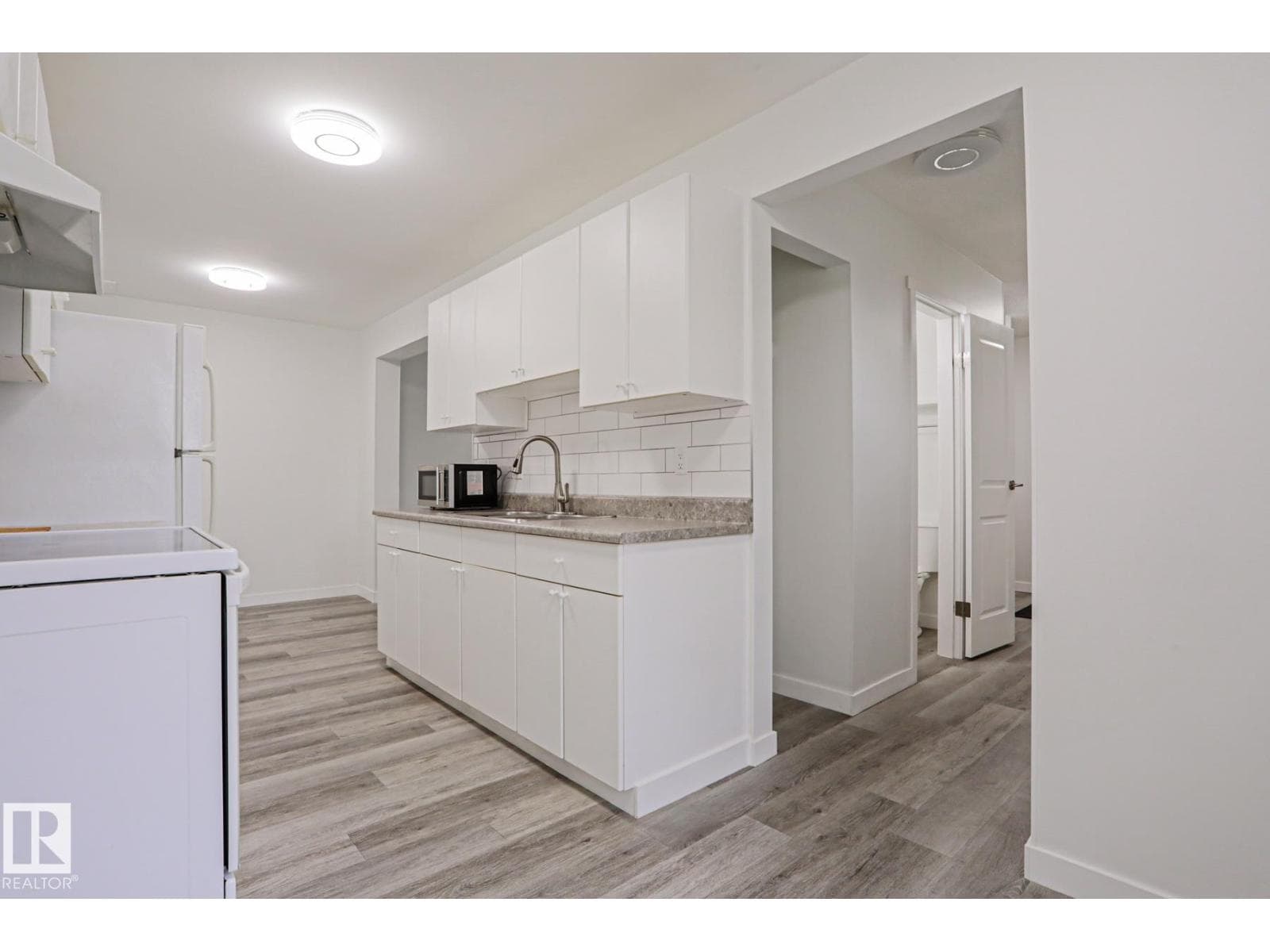 238 PRIMROSE GARDENS GD NW — photo 2