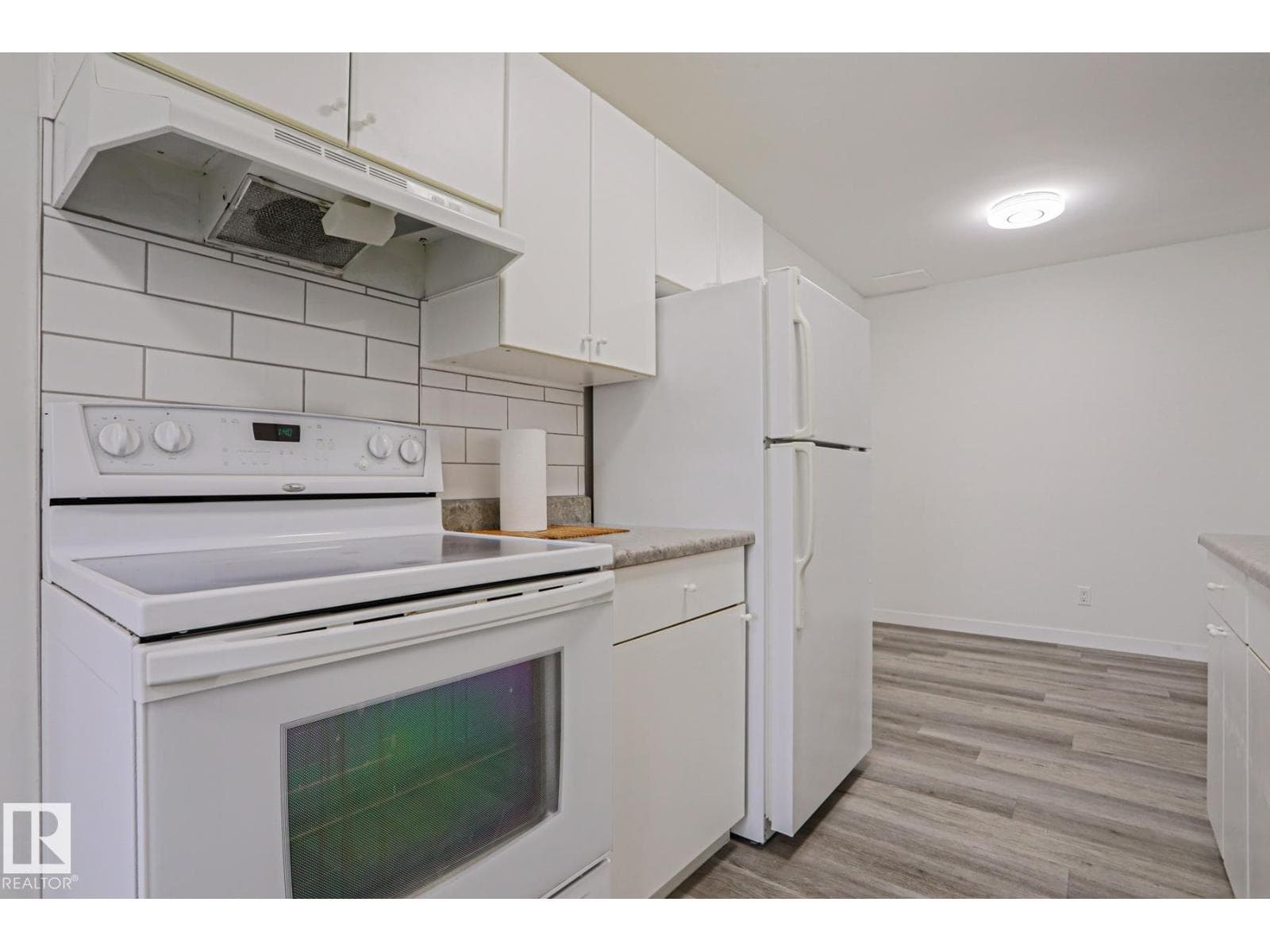 238 PRIMROSE GARDENS GD NW — photo 5