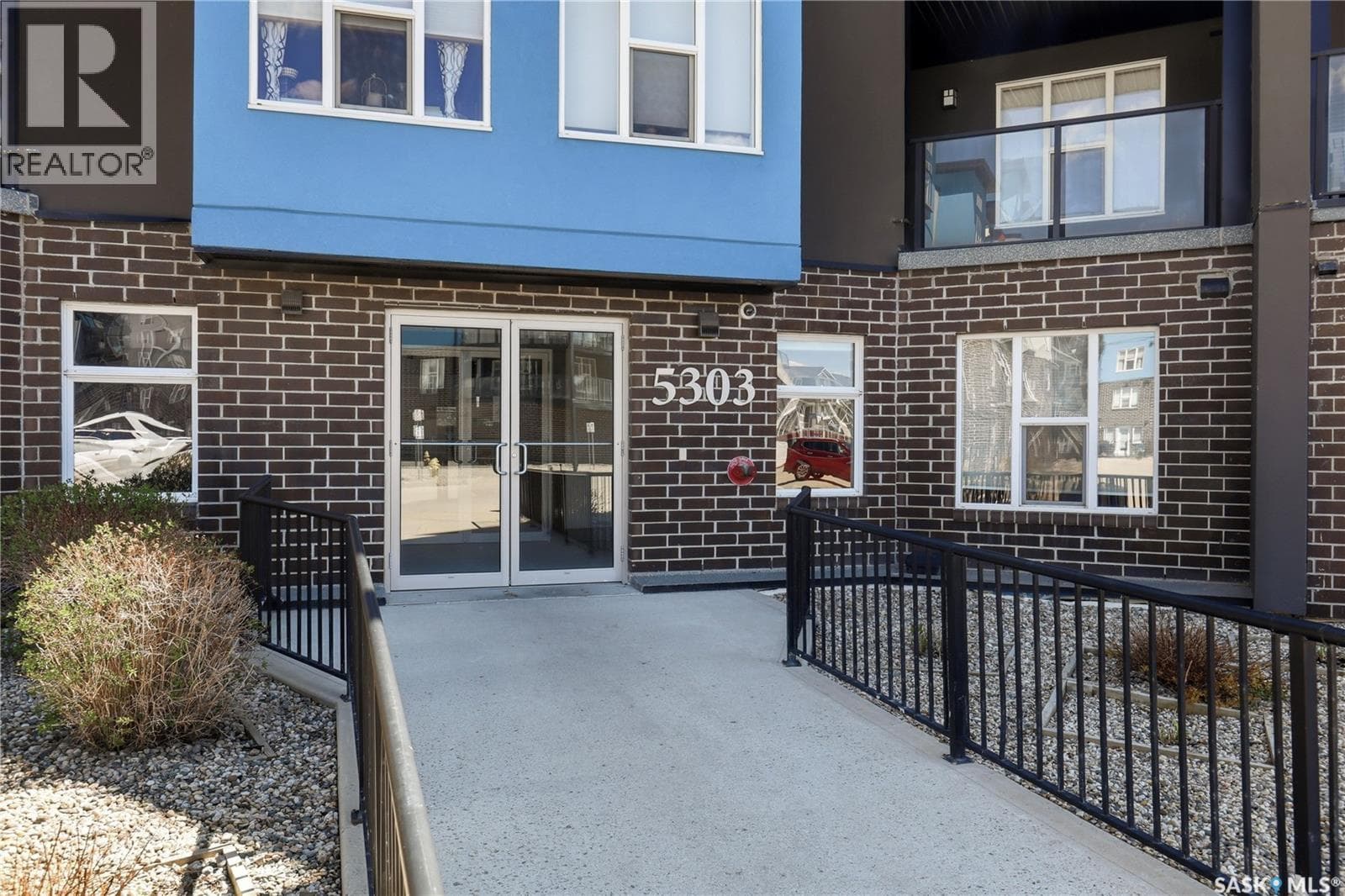 325 5303 Universal CRESCENT — photo 2