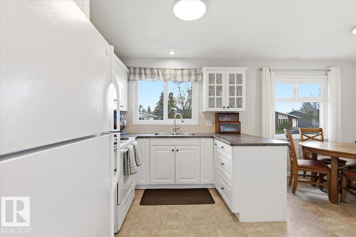 5409 55 AV — photo 2