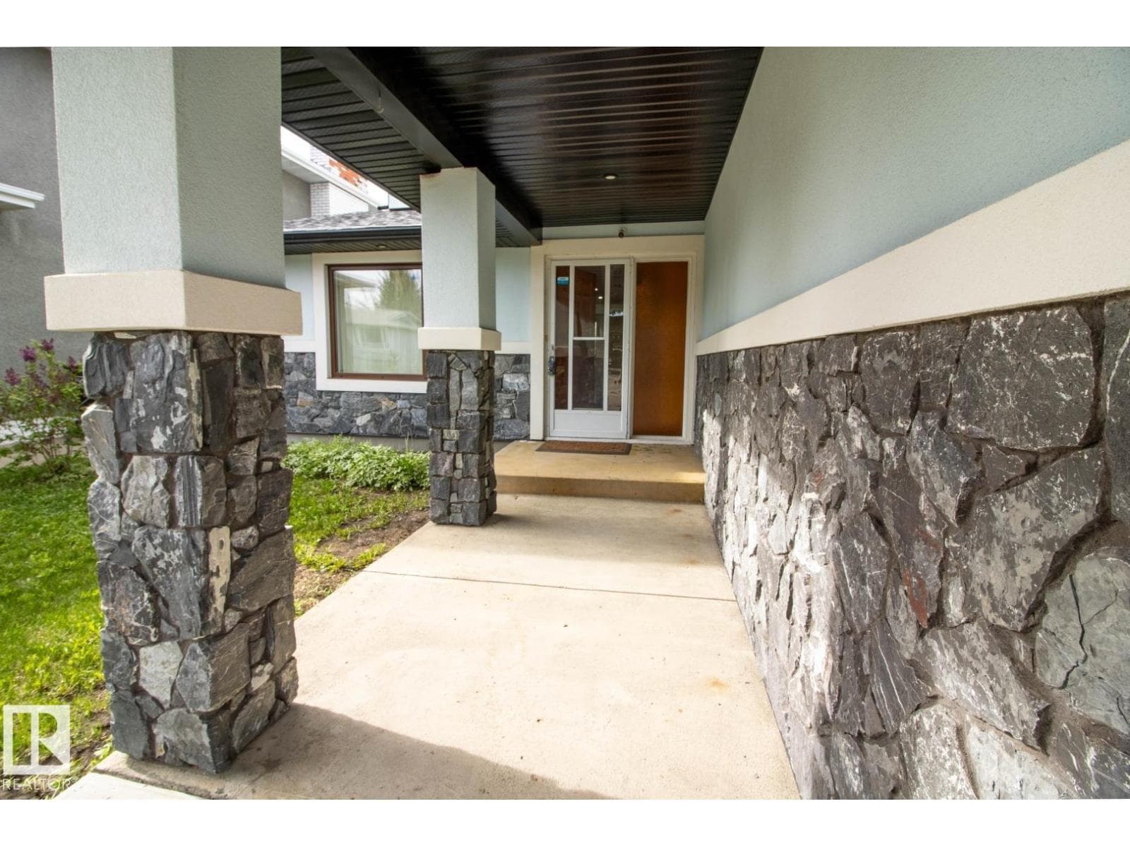7007 10 AV NW — photo 3