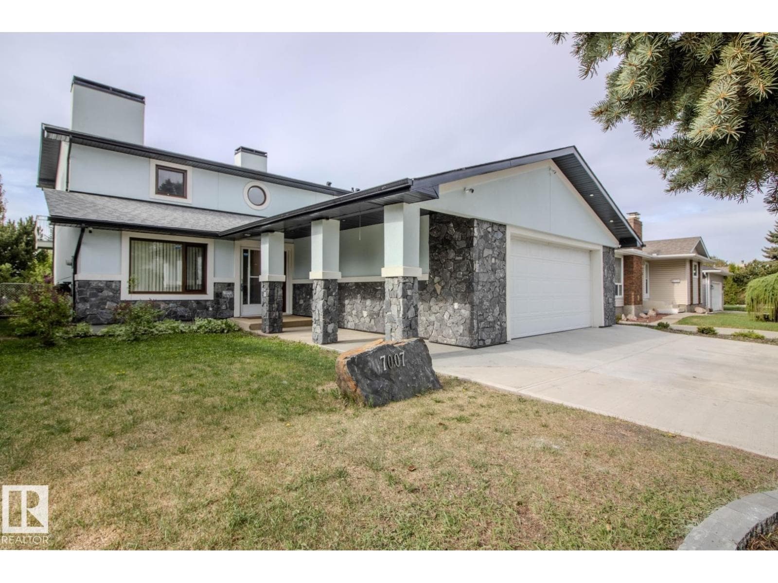 7007 10 AV NW — photo 2