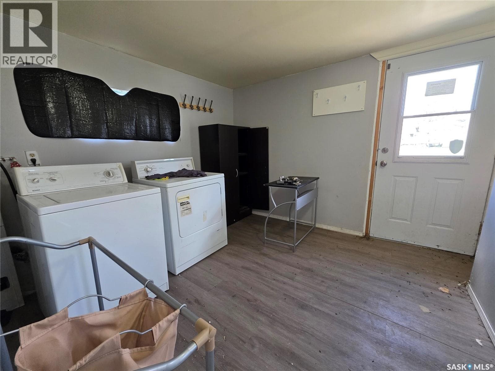 6371 Queens AVENUE — photo 2