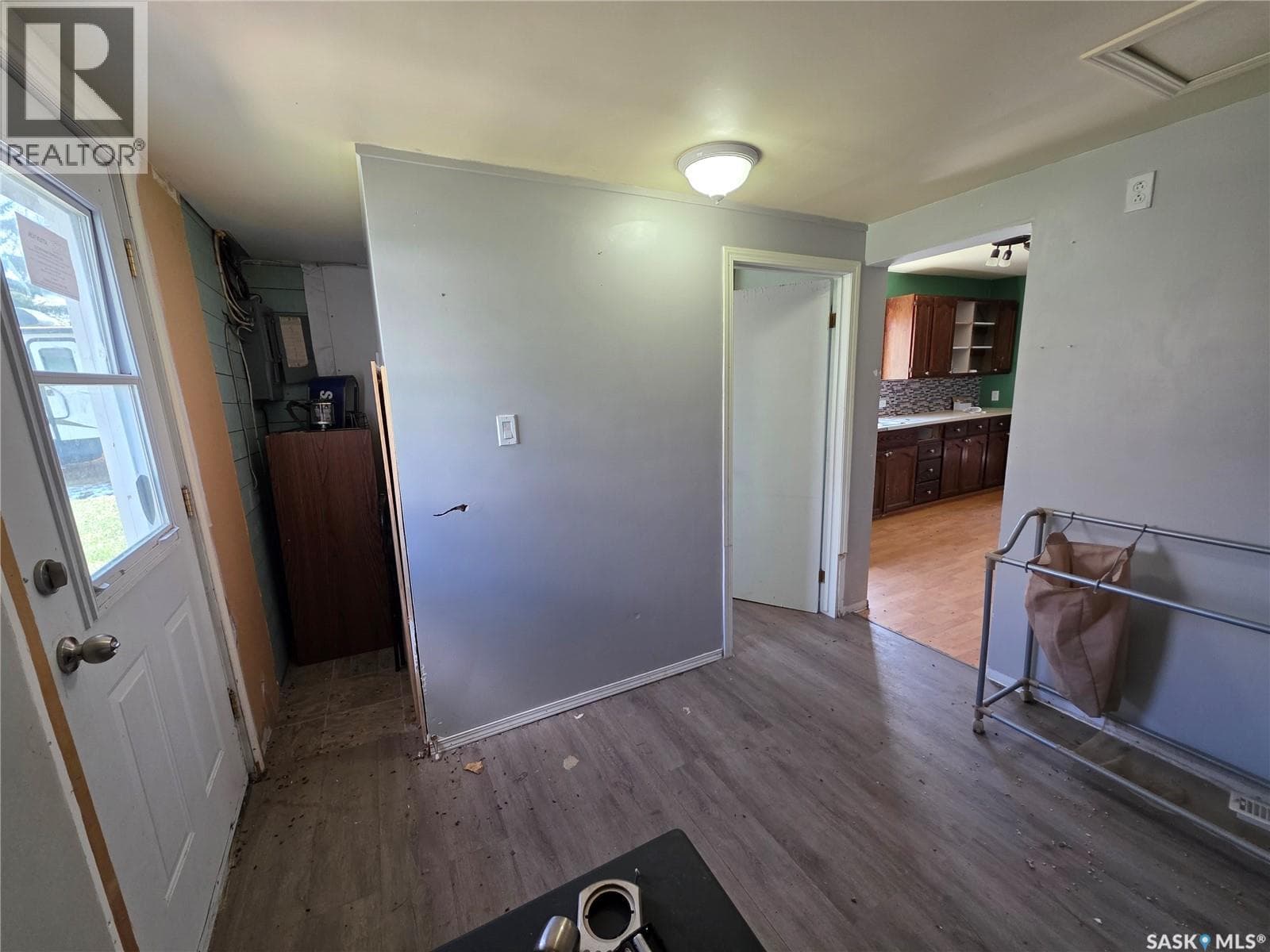 6371 Queens AVENUE — photo 3