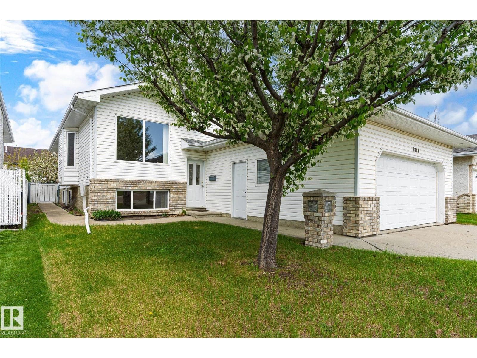 8604 157 AV NW — photo 3