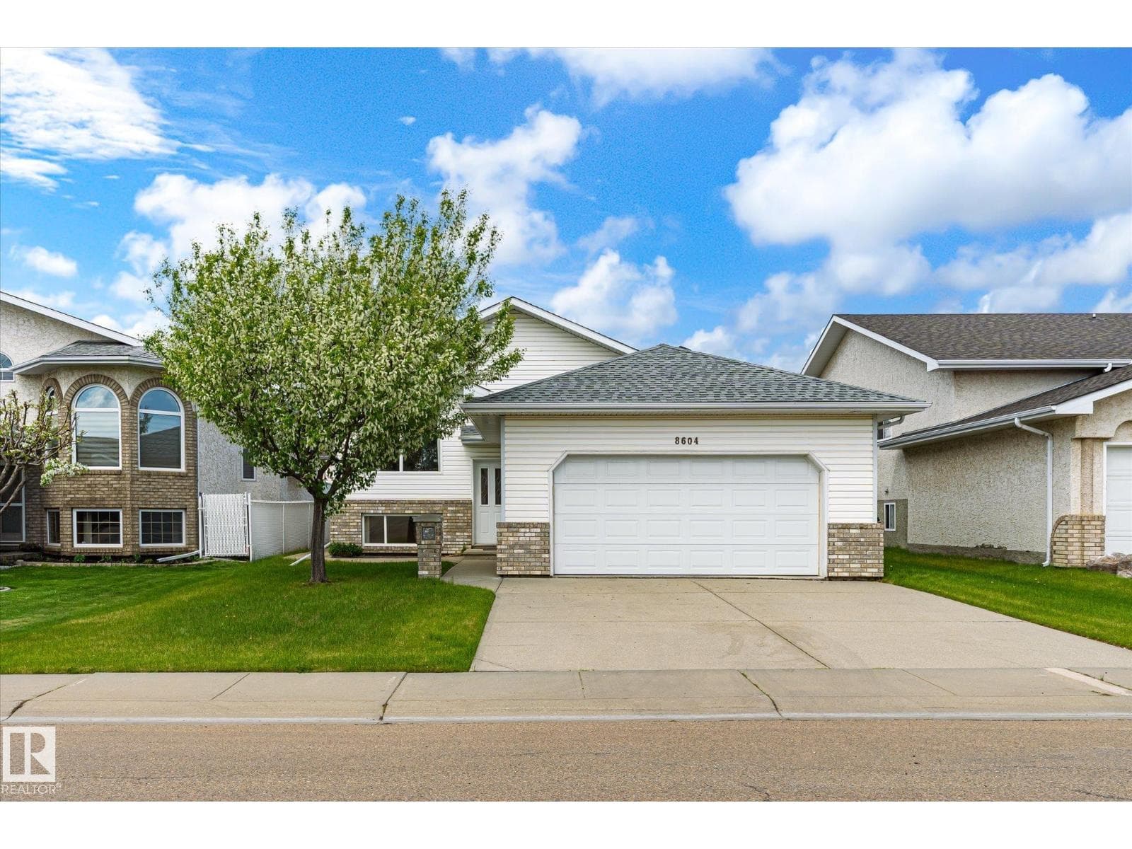 8604 157 AV NW