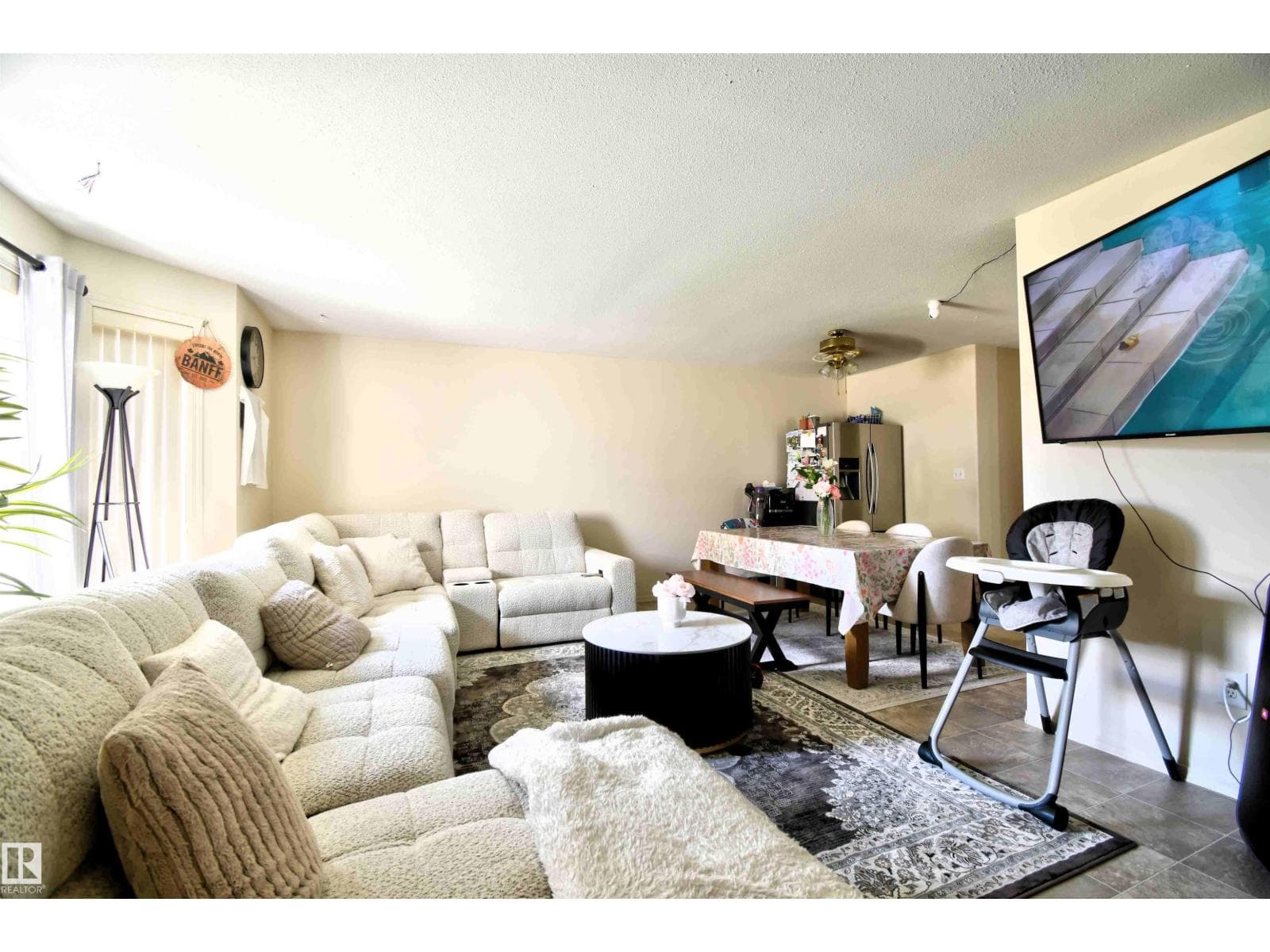 4718/4720 46 AV — photo 2