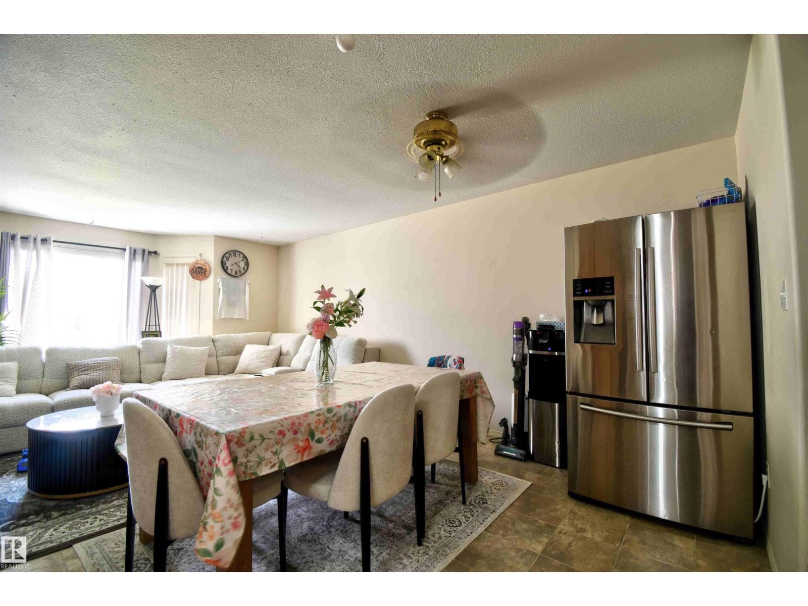 4718/4720 46 AV — photo 4