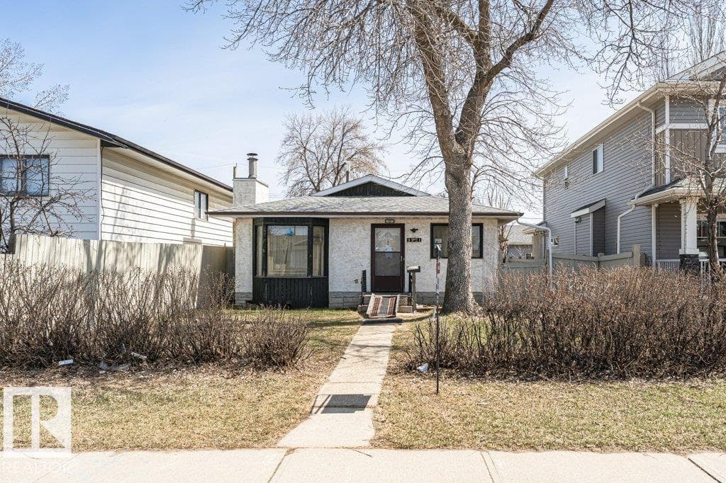9921 162 ST NW