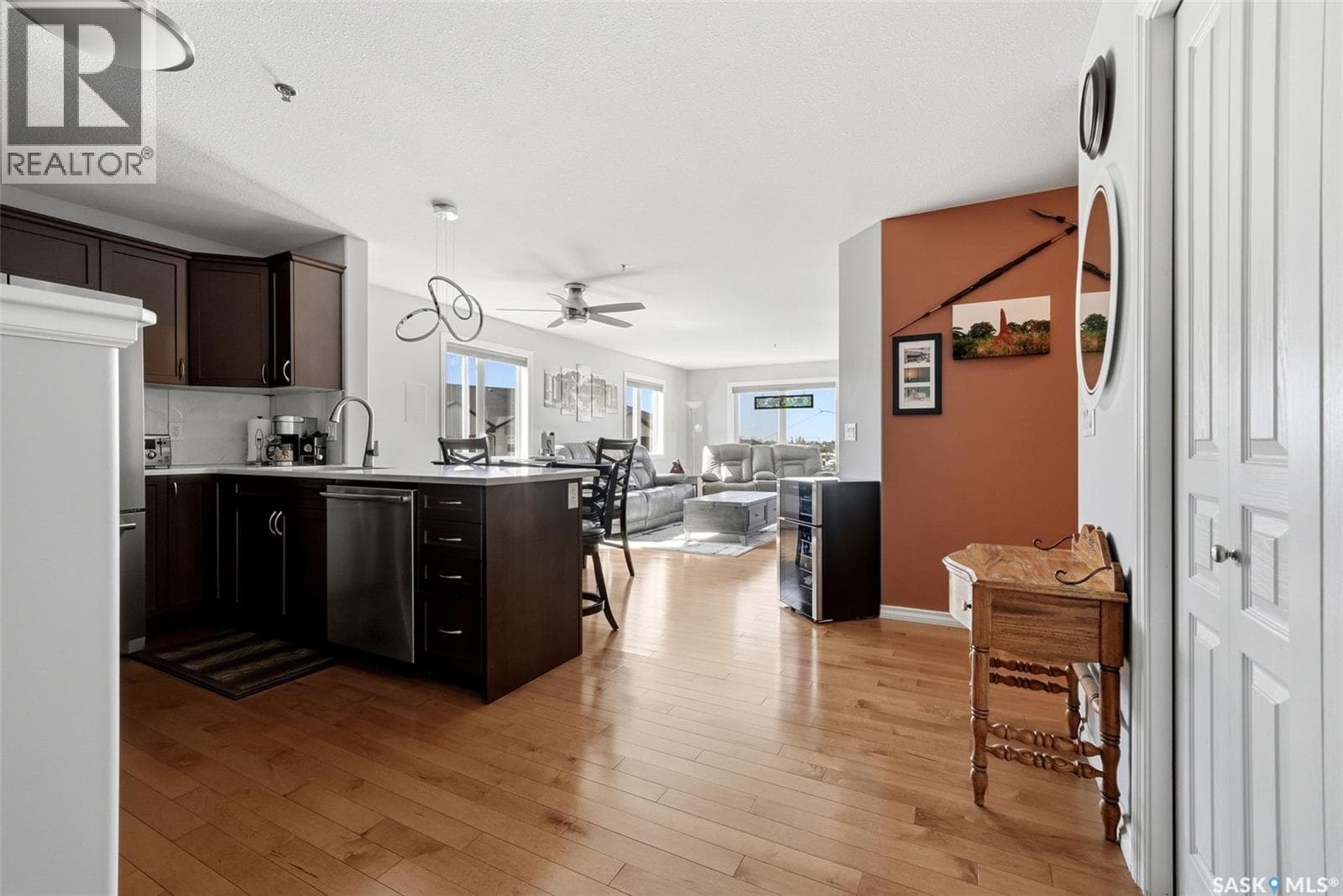 217 1621 Dakota DRIVE — photo 4