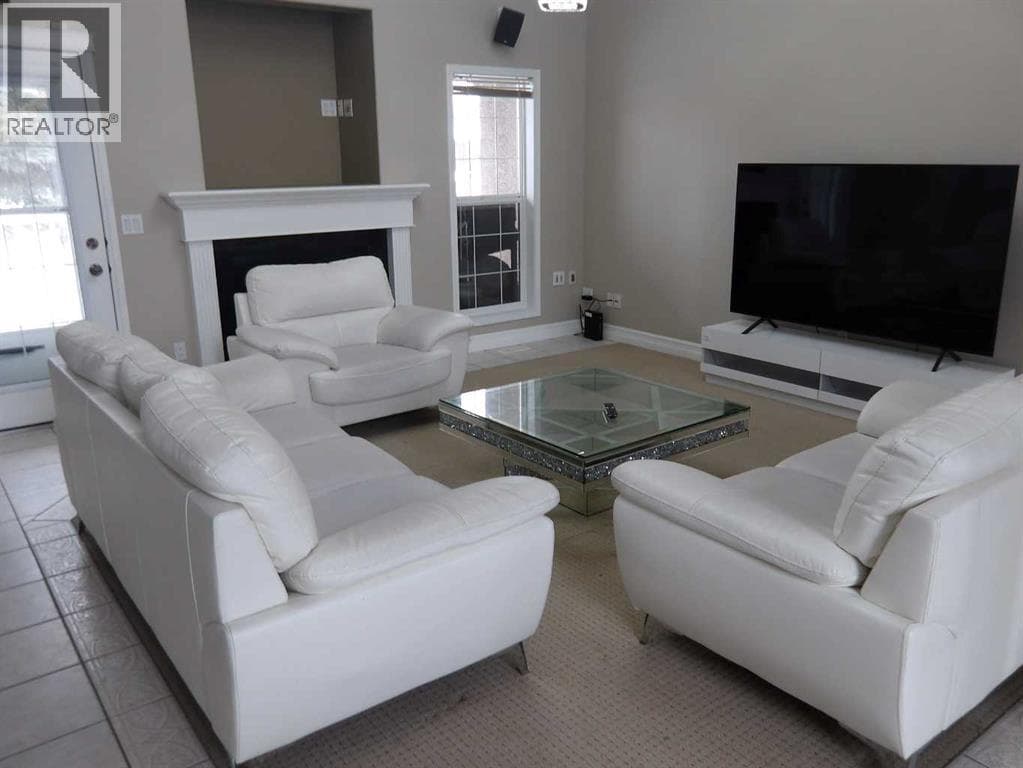 39 ASHLEY Close — photo 3