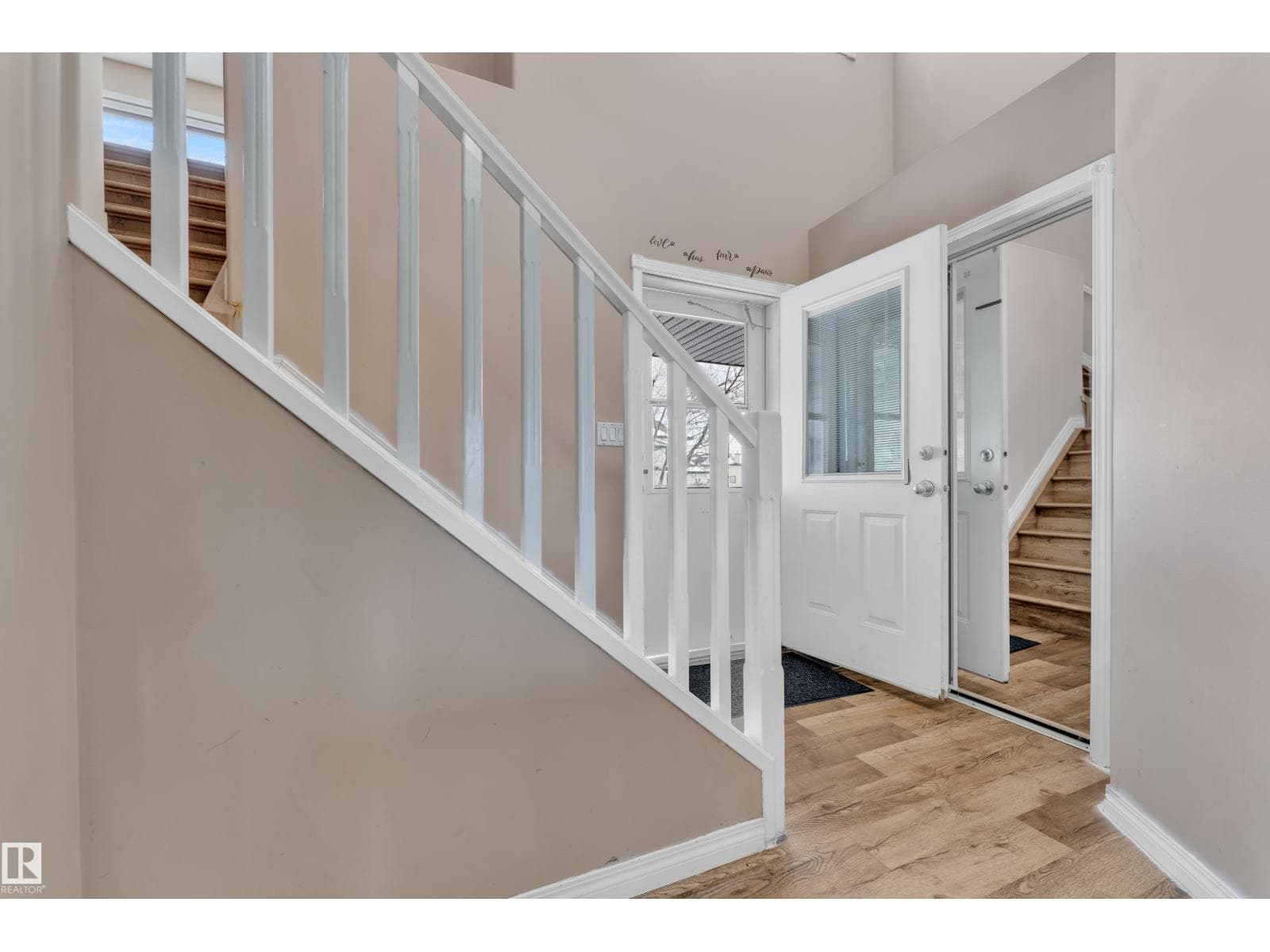 3774 20 ST NW — photo 3