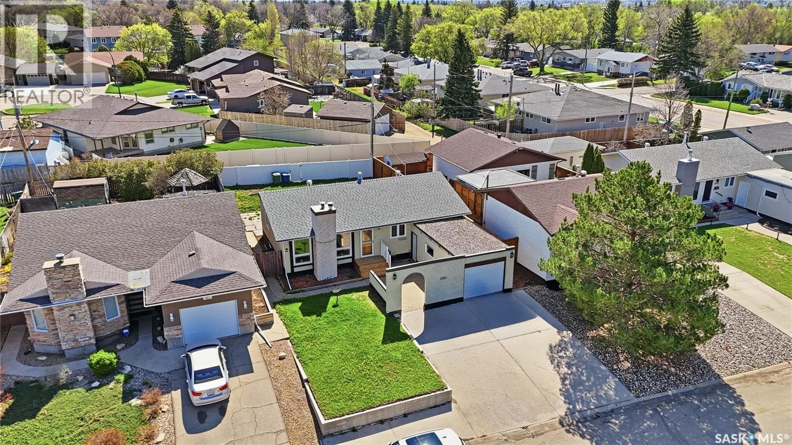 1009 Corman CRESCENT — photo 2