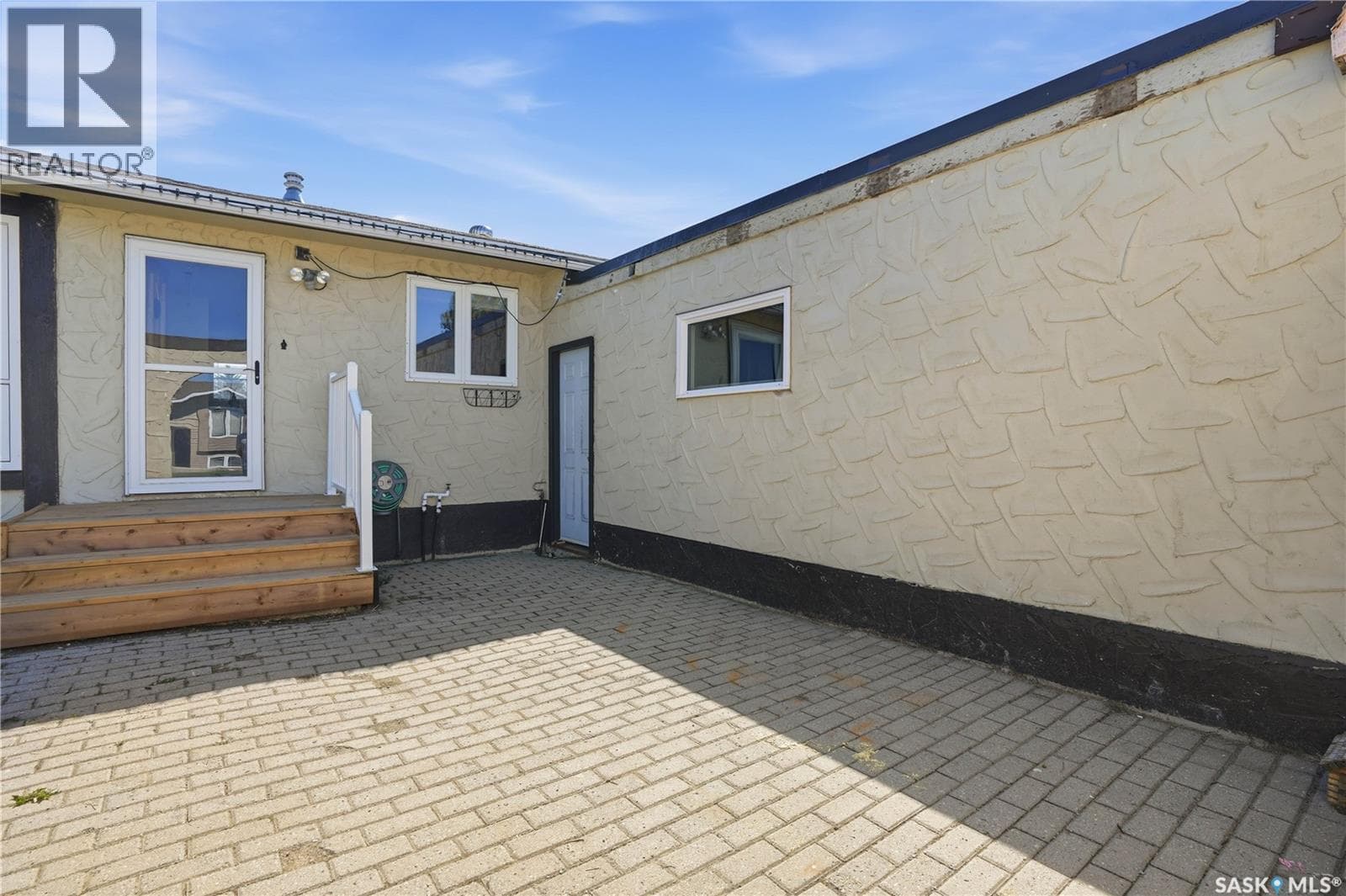 1009 Corman CRESCENT — photo 4
