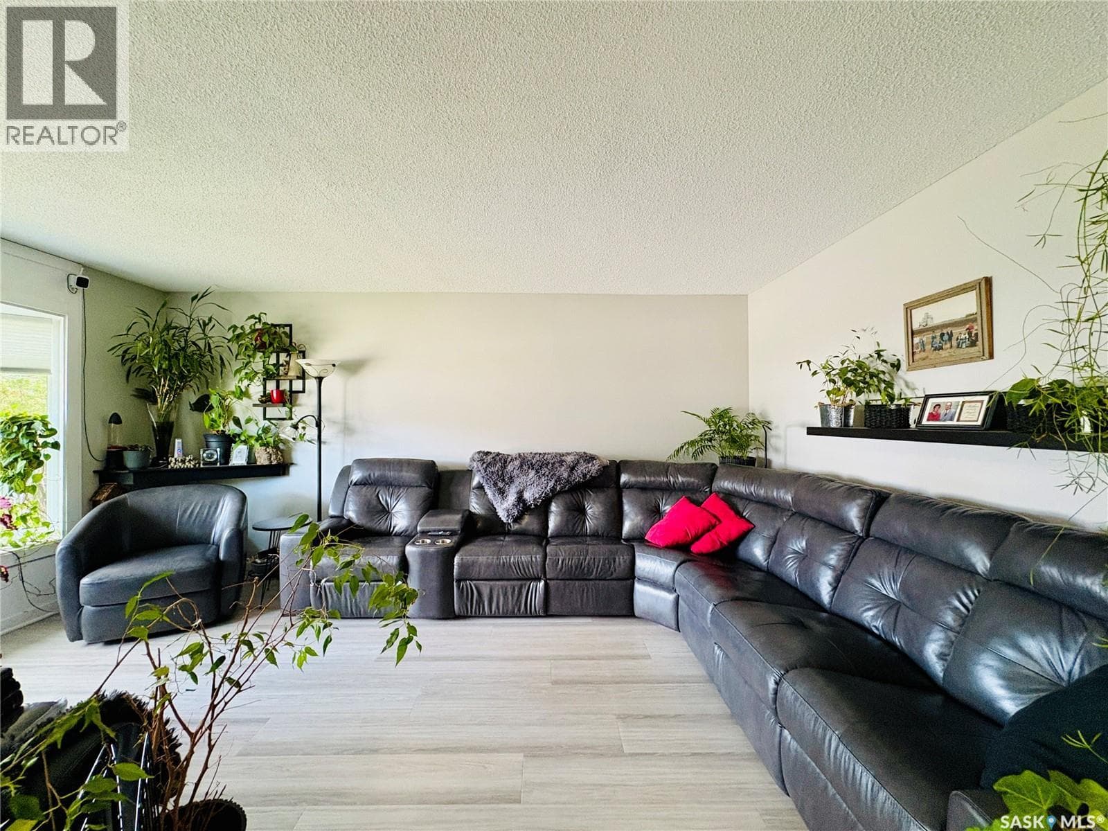 1230 Chaplin STREET E — photo 5