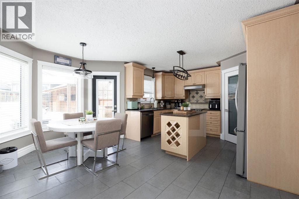 327 Williams Drive — photo 2