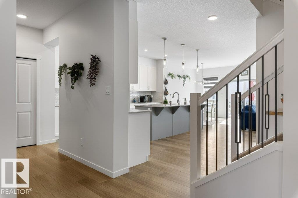 28 NOUVEAU DR — photo 3
