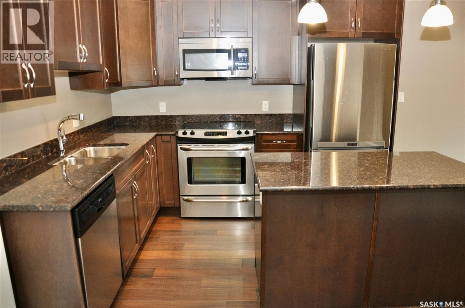 236 2710 Main STREET — photo 2