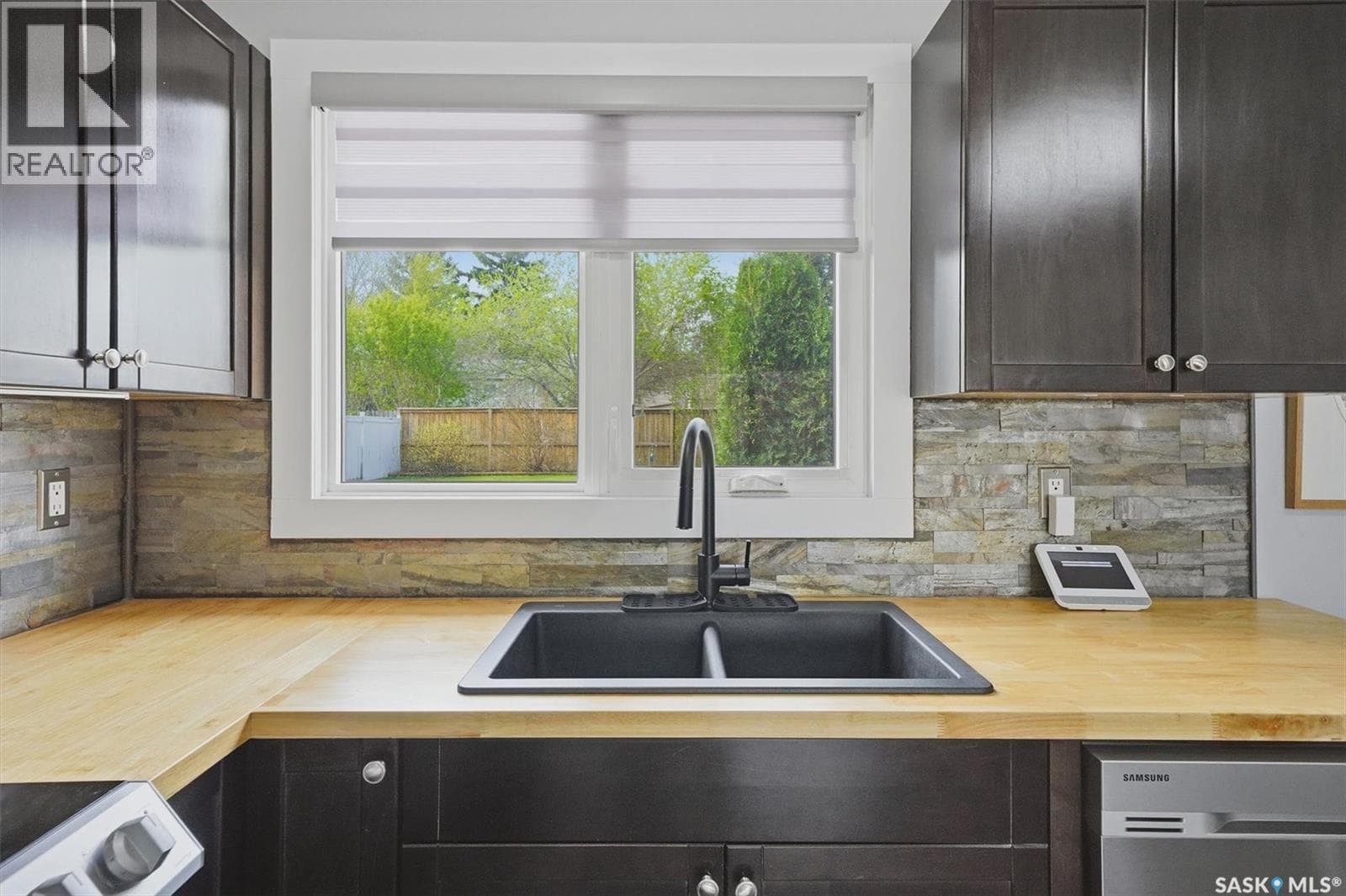 3 bed 2 bath single family at 31 Bence CRESCENT — $399,900 — photo 12
