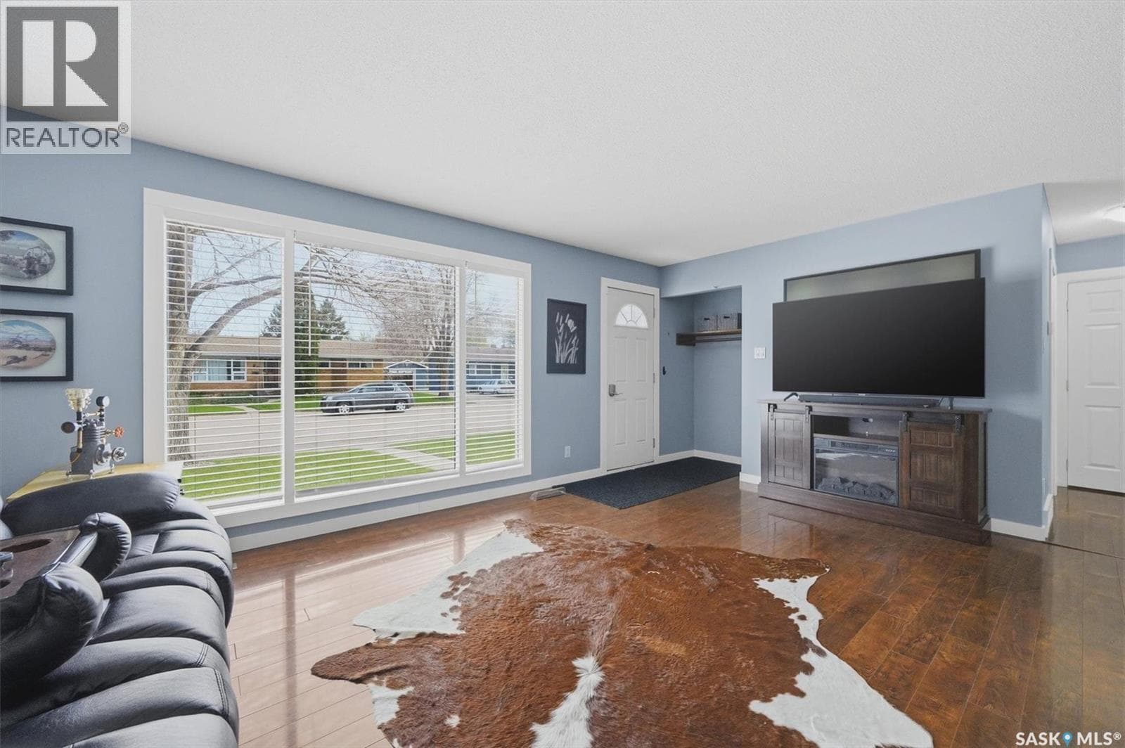 3 bed 2 bath single family at 31 Bence CRESCENT — $399,900 — photo 6
