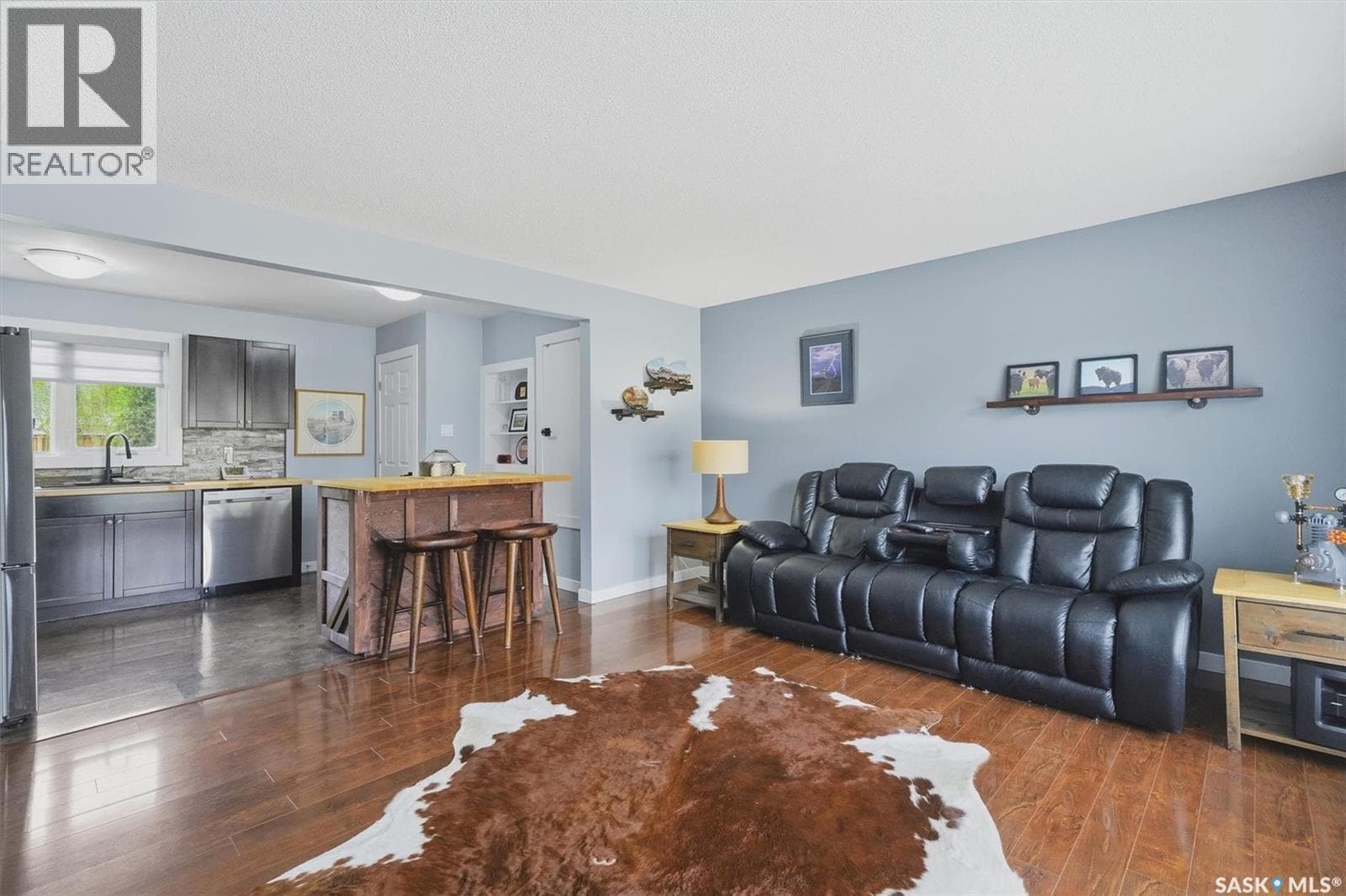 3 bed 2 bath single family at 31 Bence CRESCENT — $399,900 — photo 9