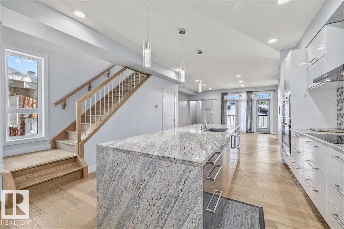 8706 88 AV NW — photo 5