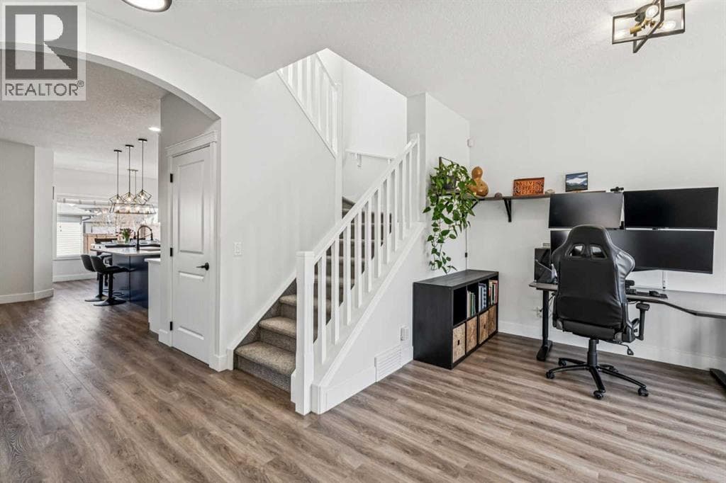 54 Elgin Meadows Green SE — photo 5