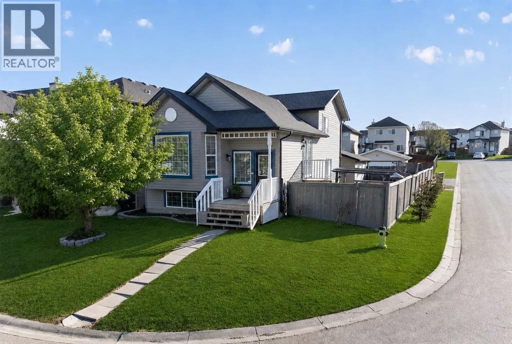 160 Citadel Bluff Close NW