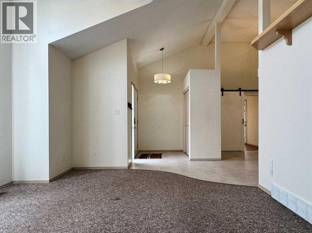 82 Harvard Crescent W — photo 5