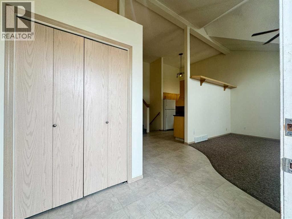 82 Harvard Crescent W — photo 3