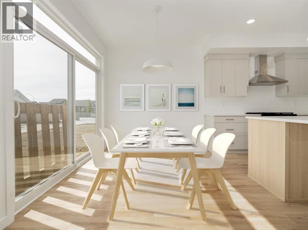 738 Violet Place W — photo 4