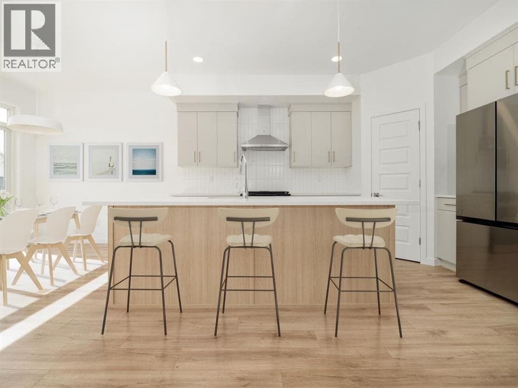 738 Violet Place W — photo 3