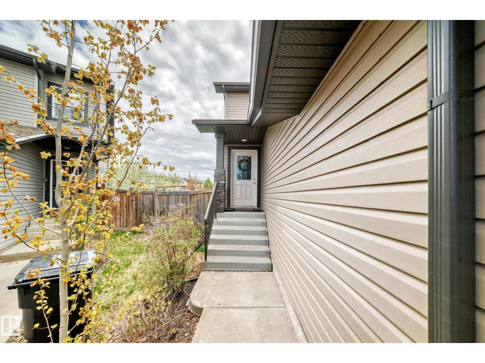 625 56 ST SW — photo 3