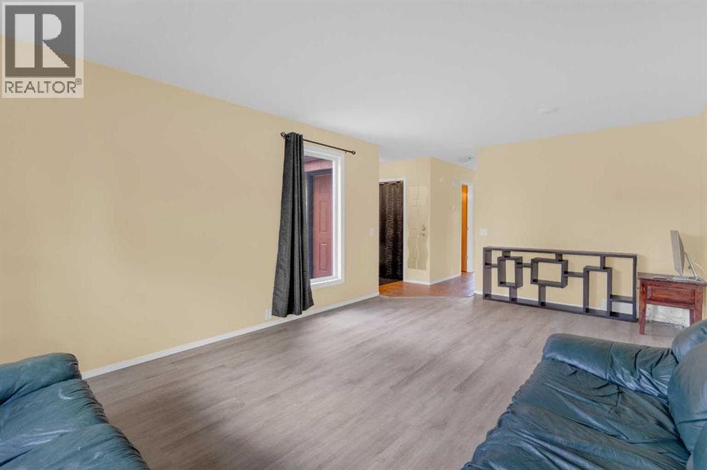 403 Cannington Close SW — photo 5