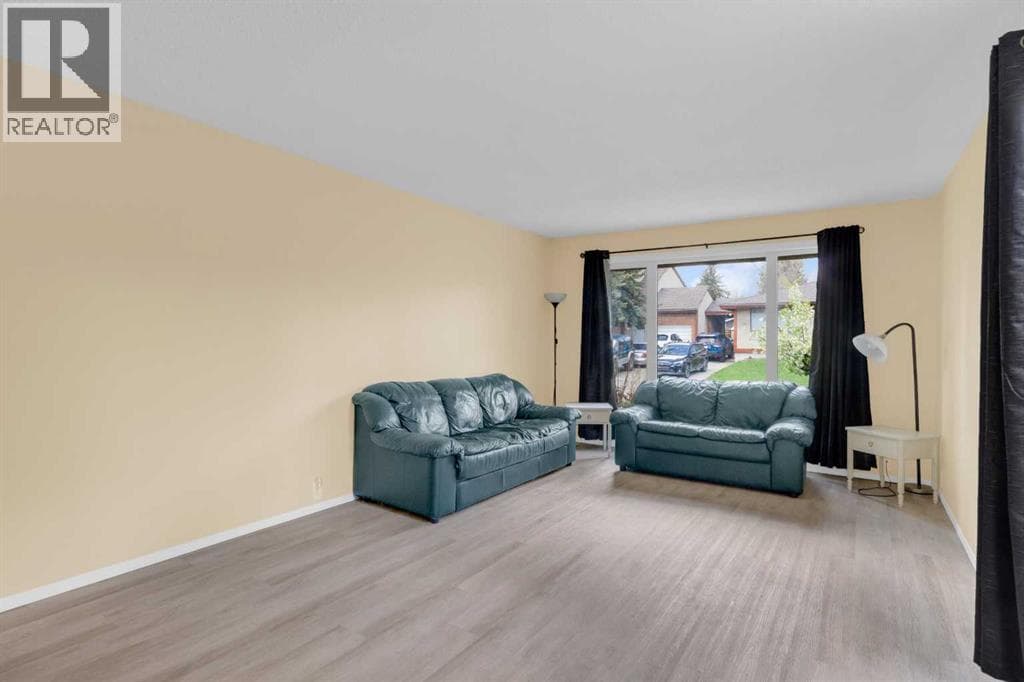 403 Cannington Close SW — photo 3