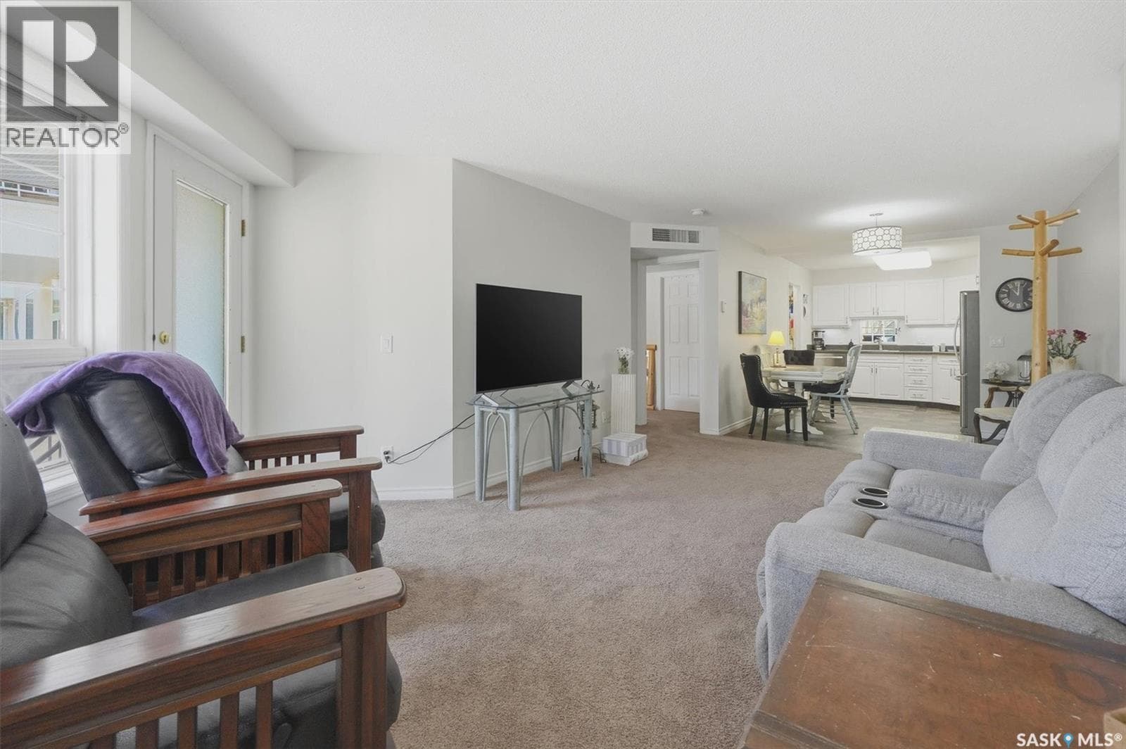 205 435 Main STREET — photo 3